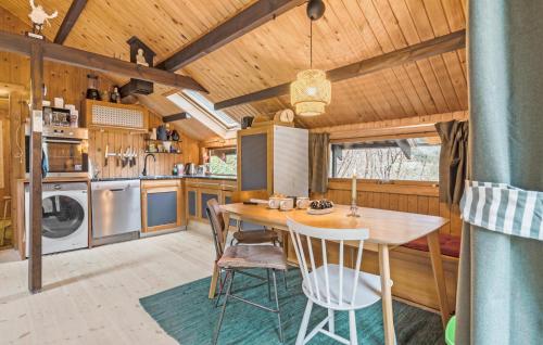 Kitchen, 3 Bedroom Pet Friendly Home In Ebeltoft in Femmoller