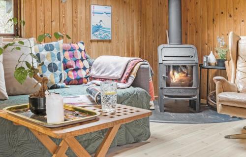 3 Bedroom Pet Friendly Home In Ebeltoft in Femmoller