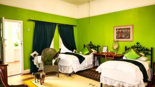 2 twin beds