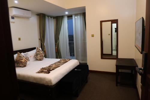Standard Double Room image 8
