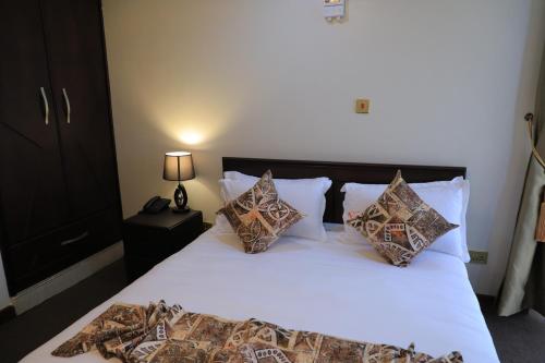 Standard Double Room image 4