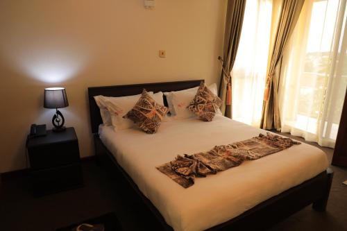 Standard Double Room image 7