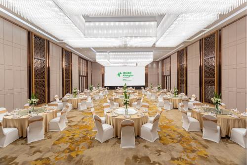 Holiday Inn Chengdu Airport, an IHG Hotel