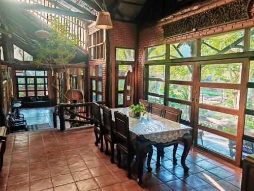 ธารทอง ลอดจ์ Tharnthong Lodge