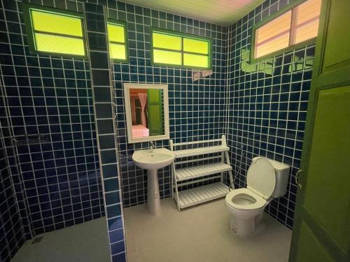 Bathroom, Phaluai Villa in Ko Phaluai