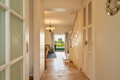 Number 27, Outstanding Corner Villa w/pool in Portville Gocek, Fethiye (Foto 9)