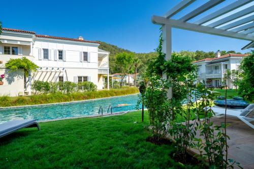 Number 27, Outstanding Corner Villa w/pool in Portville Gocek, Fethiye (Foto 7)