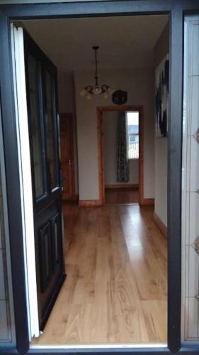 Cheerful three bedroom country cottage in Ballina