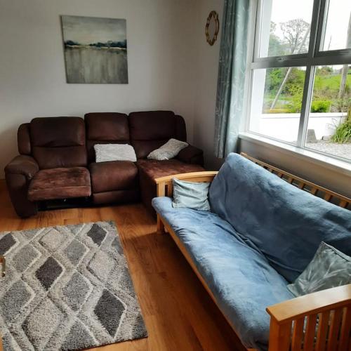 Cheerful three bedroom country cottage in Ballina