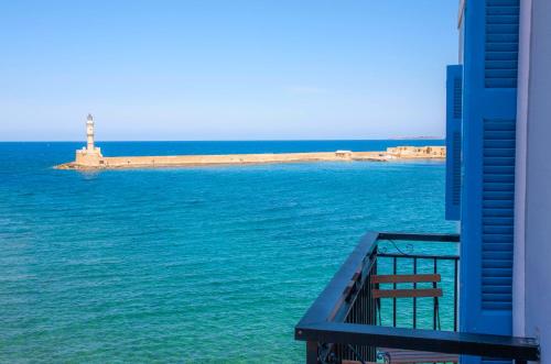 Double or Twin Room with Partial Sea View image 4