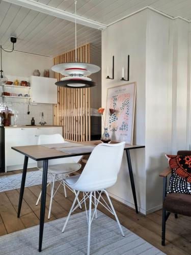 Cocina, Hurmaava ullakkoasunto Vanhan Rauman laidalla in Rauma City Center