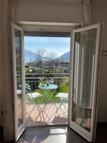 Skats, THE SUNFLOWER APARTMENT in Ronzo Chienis