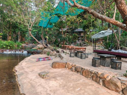 ธารทอง ลอดจ์ Tharnthong Lodge