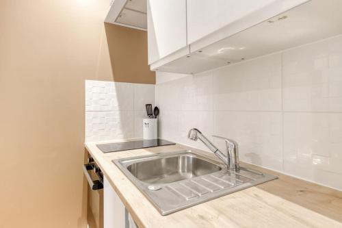 Love Life Room-Jacuzzi-Netflix-Accès-24/7-Privé (Love Life Room-Jacuzzi-Netflix-Acces-24/7-Prive) in Етамп