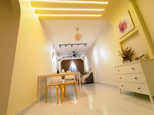 Kulai Apartment 3BR-5BR near IOI, Aeon and Senai Airport near Putra Sports Complex