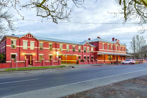 Ballarat Lake Inn