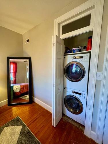 Historic Home in Washington DC w Hot Tub & Parking