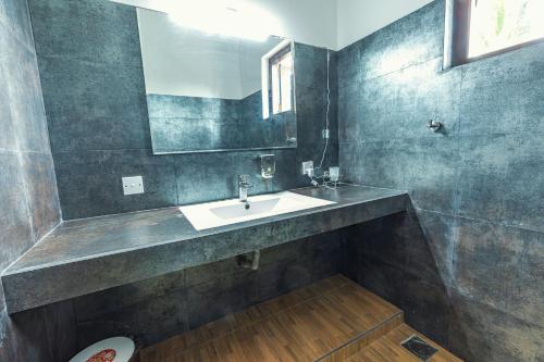 King Room with Balcony image 5