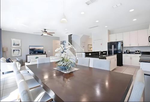 Near Disney, Spacious and Beautiful in Davenport, USA