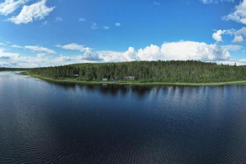 the off grid wilderness cabins near Lyckselei repülőtér