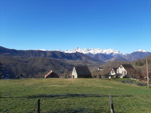 Maison de montagne en pleine nature face au Mont Valier - Location saisonnière - Ercé