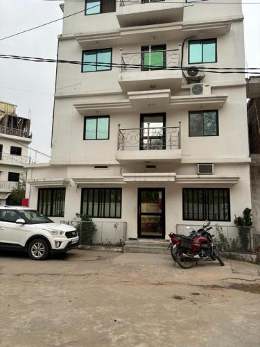 Lucky Guest House Bodhgaya