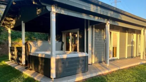 Wellnorama 2 - WellnessFerienhaus mit Pool, Sauna und eigenem Whirlpool mitten in Deutschland in Wasungen, Deutschland