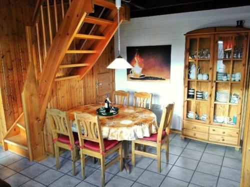 Gemütliches Ferienhaus Alissa für 5 Personen mit Sauna und Kaminofen von Privat im Ferienpark Extert (Gemutliches Ferienhaus Alissa fur 5 Personen mit Sauna und Kaminofen von Privat im Ferienpark Extert) in Extertal