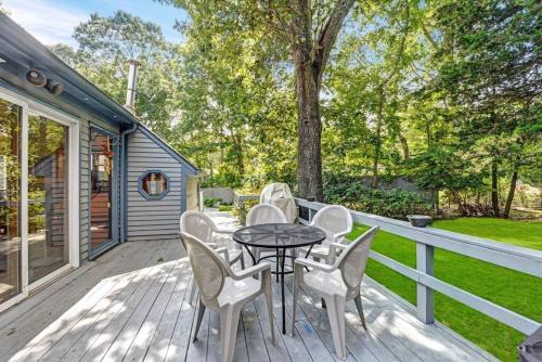 3 BR/2BTH Heated Pool AC Family Perfect in East Hampton, USA