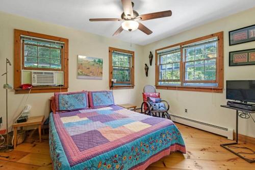 3 BR/2BTH Heated Pool AC Family Perfect in East Hampton, USA