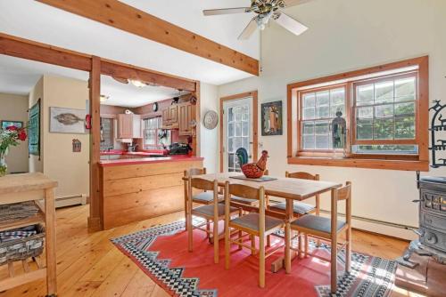 3 BR/2BTH Heated Pool AC Family Perfect in East Hampton, USA