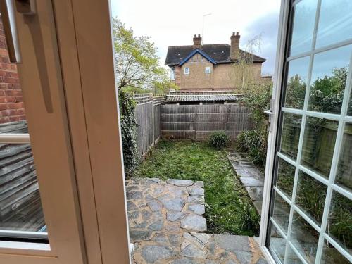 3 Bed luxury house, 10 min walk to underground, London (photo 8)