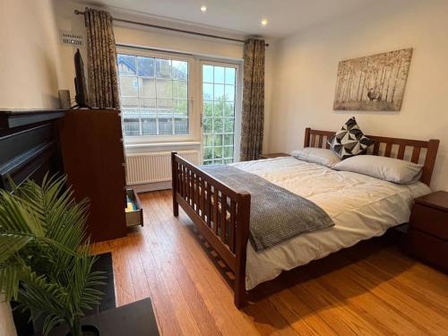 3 Bed luxury house, 10 min walk to underground, London (photo 6)