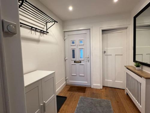 3 Bed luxury house, 10 min walk to underground, London (photo 5)