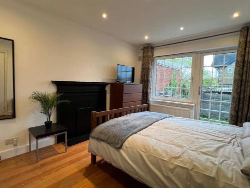 3 Bed luxury house, 10 min walk to underground, London (photo 7)