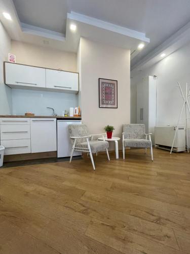 Studio Apartment image 9
