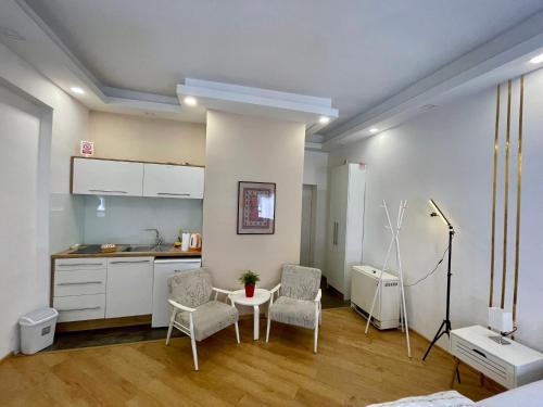 Studio Apartment image 3