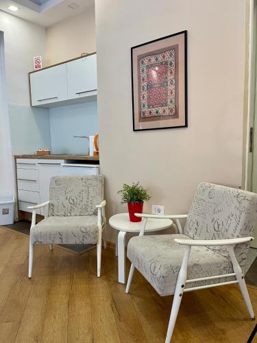 Studio Apartment image 2
