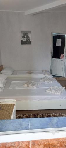 Triple Room image 2