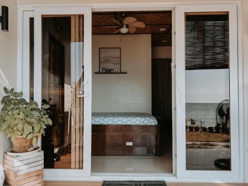 Gloria's Beach House Gloria's Beach House