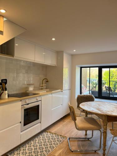 Kitchen, Les Cottages de Carine in Saint-Marcel