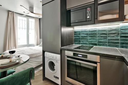 NEW ! Cosy Suite Intimate Nest Sacré Coeur Paris ! - image 6