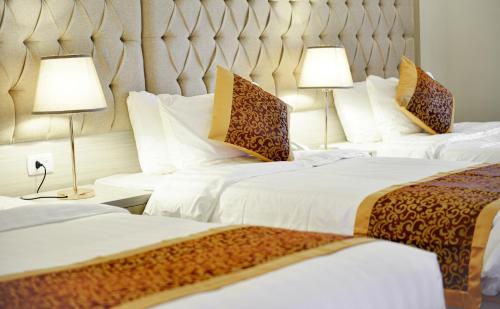 Deluxe Triple Room image 10