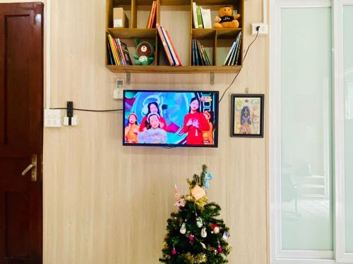 Homestay with Large bed,  balcony private bathroom