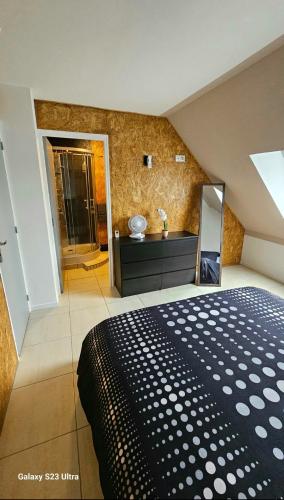 1 queen bed