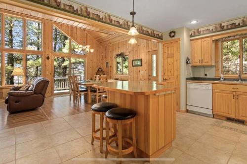 Premier Lakeside Retreat on The Whitefish Chain! in Cross Lake, USA