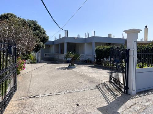 Large cozy house near the sea