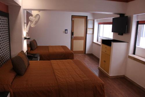Executive Family Room image 1