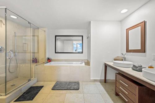 44th FLOOR CORNER 2 BDR• ICON BRICKELL• OCEAN VIEW AND FREE SPA in Miami, USA