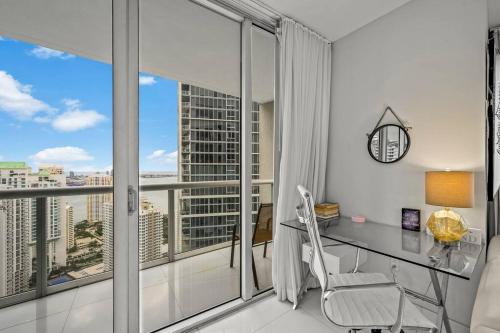 44th FLOOR CORNER 2 BDR• ICON BRICKELL• OCEAN VIEW AND FREE SPA in Miami, USA